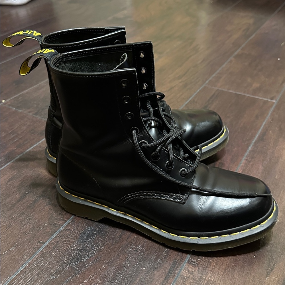 Dr. Martens 1460 Smooth Leather Lace-Up Boots Size 10 - Picture 2 of 13